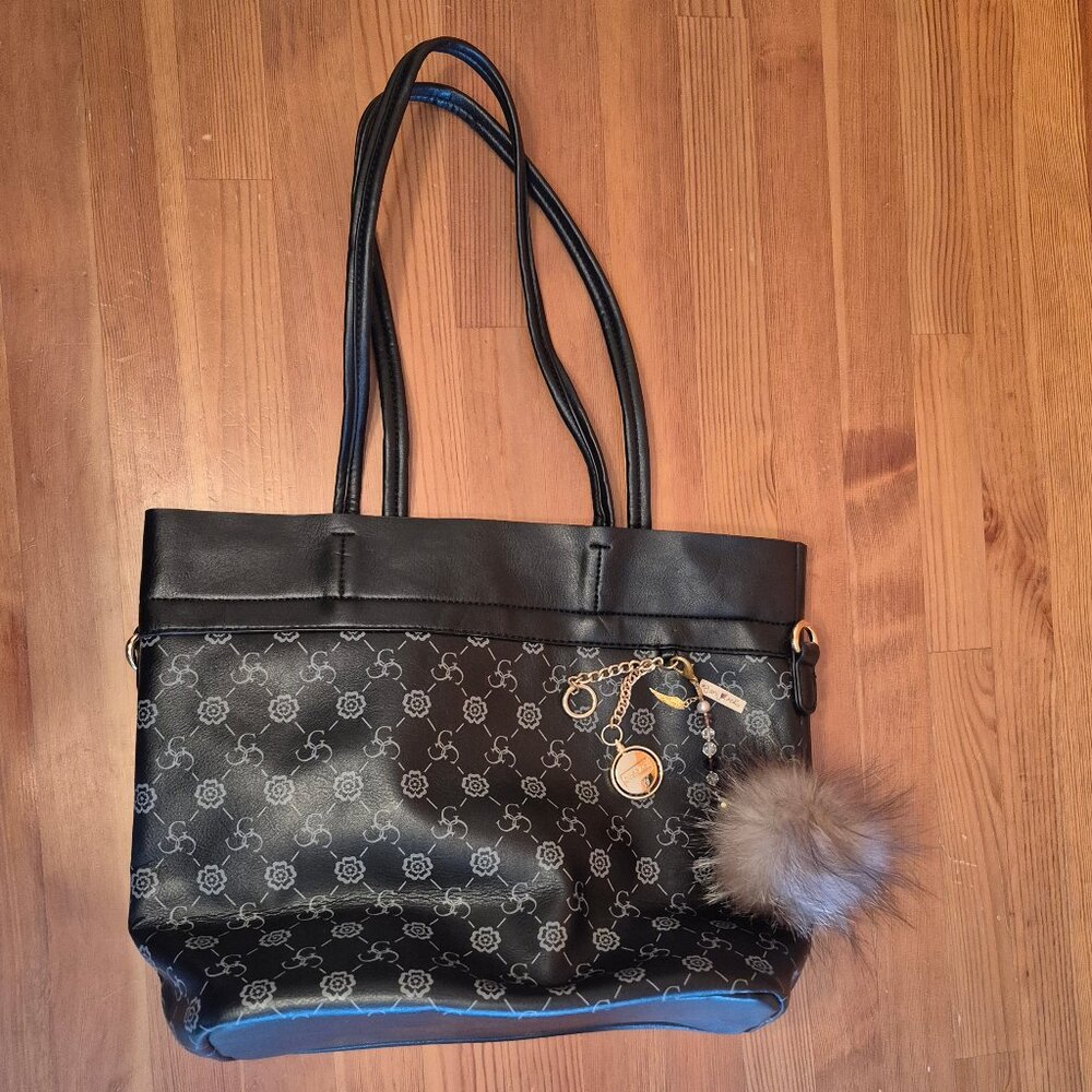 Gussaci purse handbag with ponpon keychain